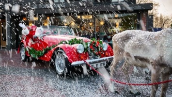 Санта-Клаус выставил на аукцион свой кабриолет Morgan