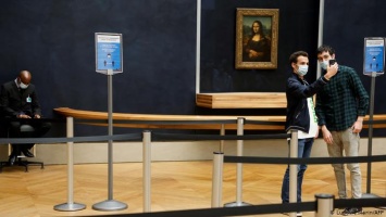 "Мона Лиза" без стекла: аукцион Лувра принес 2,3 миллиона евро