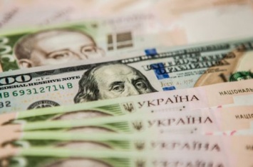 НБУ развел доллар и евро, гривна частично сдаст позиции