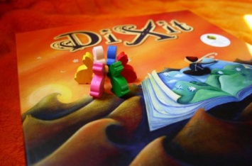 Диксит - лучшая настольная игра для развития нестандартного мышления и воображения
