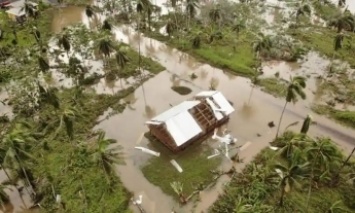 На Фиджи обрушился смертельный тропический циклон "Яса": жуткие фото и видео стихии