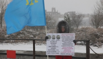 Петербургские активисты провели акцию в поддержку крымских татар