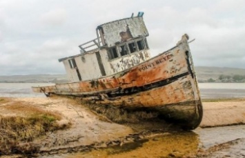 К Маршалловым островам прибило лодку с тайником - около двух лет в океане дрейфовал груз на $80 млн