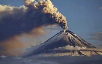 На Камчатке вулкан Ключевской выбросил пепел на высоту 6,5 км