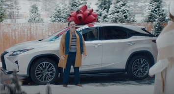 SNL издевается над рекламой Lexus «декабрь, чтобы запомнить» (ВИДЕО)