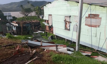 Ураган на Фиджи оставил людей без крова и пресной воды, четверо погибли