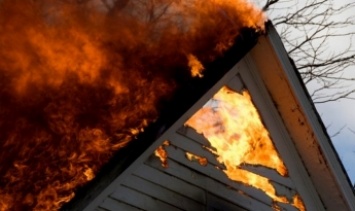 В Запорожской области загорелась крыша частного дома