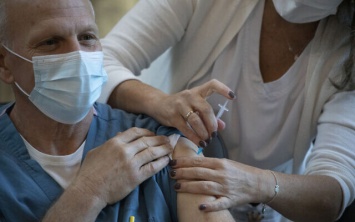 В Израиле начали вакцинацию от коронавируса