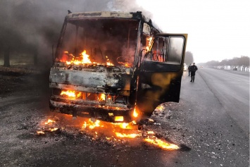 «Проснулся от недостатка воздуха»: загорелся автобус Днепр - Кривой Рог с пассажирами (ВИДЕО)
