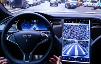 Хакер «взломал» в автопилоте Tesla «дополненное зрение»