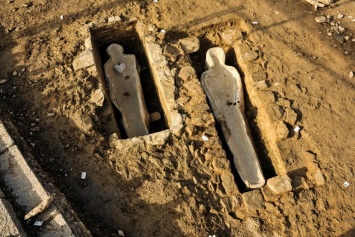 Во Франции археологи откопали 2 свинцовых гроба с кардиотафом. Говорят об уникальном бальзамировании (ФОТО)