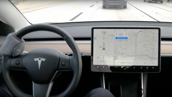 Полиция оштрафовала водителя Tesla за нарушение, допущенное автопилотом