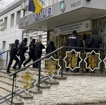В Павлограде сегодня работали сотрудники областного управления внутренней безопасности МВД, - под подозрением сотрудники охранной фирмы и полицейские