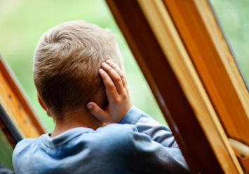 Пока мама пила: в Одессе девятилетний мальчик выпрыгнул из окна