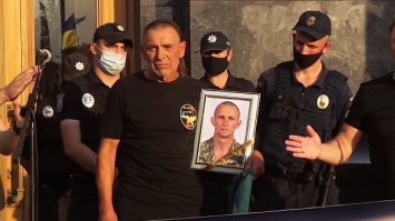 Суд обязал ГБР расследовать «умышленные действия» Зеленского, которые привели к смерти морпеха Журавля под Зайцево