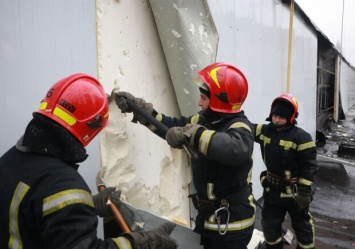 На Шулявке загорелся завод "Киевхлеб", более 50 людей эвакуированы