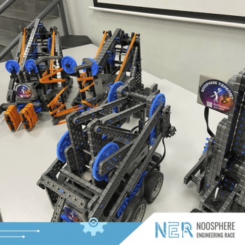 Будущее инженерии и робототехники: в Днепре школьники сконструировали 11 уникальных роботов, - ФОТО