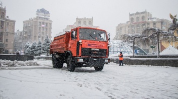 На Киев снова надвигается непогода: коммунальщики готовят технику к круглосуточной работе