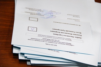 Запорожский облсовет провалил очередные выборы руководства. В бюллетенях - идентификаторы голосовавших. ФОТО