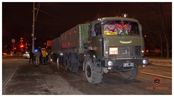 В Днепре военный грузовик несколько раз переехал женщину на пешеходном переходе. Видео 18+