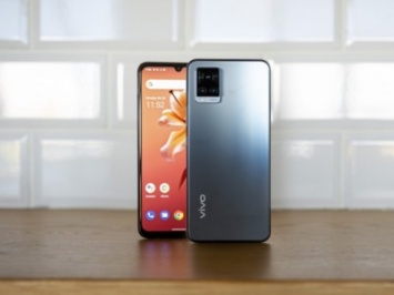 Vivo V20 (2021) с подэкранным сканером и 44-Мп фронталкой оценили в $340