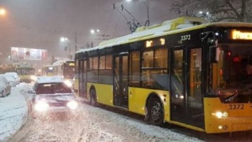 В Киеве на выходных общественный транспорт изменит маршрут: расписание