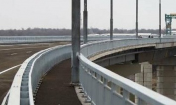 В Запорожье мужчина разбился, спрыгнув с нового моста