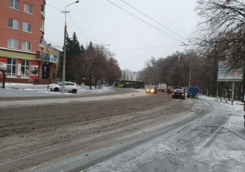 Жестко: на Гагарина автобус с пассажирами врезался в столб