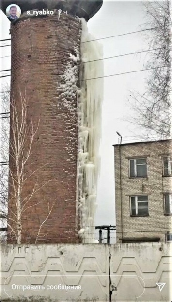 В Запорожской области на водонапорной башне появилась 20-метровая сосулька, - ФОТОФАКТ