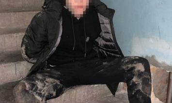 В Запорожье 17-летний парень ранил ножом патрульного полицейского
