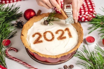 Новый год-2021: в чем встречать, что подать к столу (ЦЕНЫ, ИДЕИ)