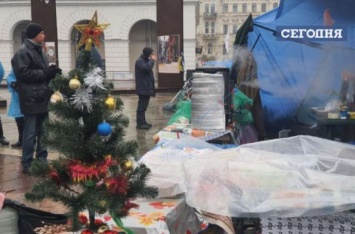 Протестующие на Майдане уже создали себе новогоднюю атмосферу