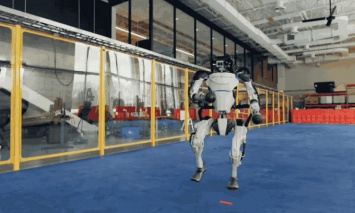 Boston Dynamics показала «грязные танцы» в исполнении роботов Atlas и Spot