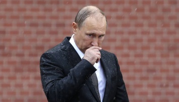 Штраф или тюрьма: Путин подписал закон об «иностранных агентах»