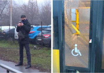 Не сдержался: на Виноградаре "лишний" пассажир разбил дверь троллейбуса