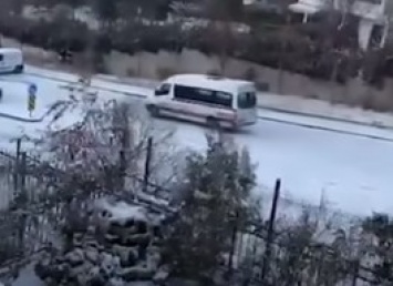 "Форсаж" на льду: в Турции сняли на видео серию эпических ДТП из-за гололеда
