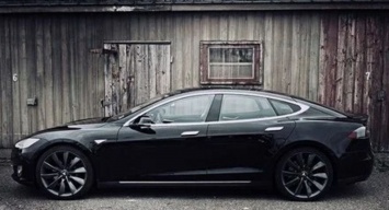 В новых версиях Tesla Model S и Model X появится камера, которая смотрит на водителя