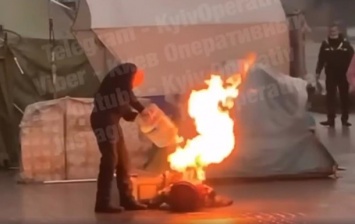 В центре Киеве у протестующих загорелся баллон с газом