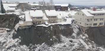 В Норвегии спасатели второй день ищут под завалами жертв гигантского оползня