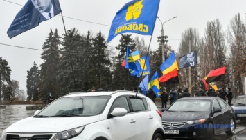 В Запорожье провели автопробег в честь годовщины со дня рождения Бандеры