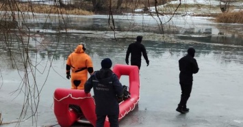 Под Харьковом спасатели извлекли из реки утопленника