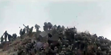 Опубликовано видео рукопашного побоища солдат на границе двух ядерных государств