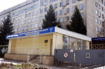 Харьковские военные медики продолжают бороться за здоровье раненого воина ООС