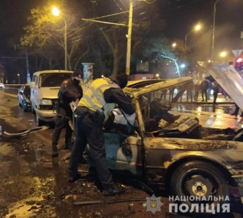 В Одессе авто взорвалось после жуткого ДТП, два человека сгорели заживо