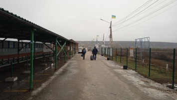 Что творится на КПВВ «Станица Луганская»: репортаж с единственного пункта пропуска в Луганской области (фото)