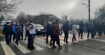 Поднятие цен на газ - митингующие на Ивано-Франковщине перекрыли трассу Н-10 (ФОТО)