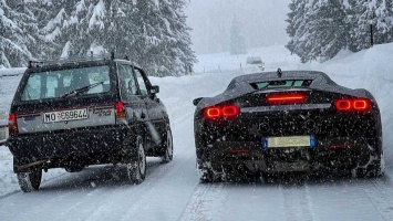 Новогодний дрэг: старенький Fiat Panda против гиперкара Ferrari SF90 (ВИДЕО)