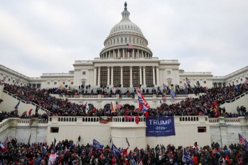 В США прошел митинг в поддержку Трампа, который перерос в штурм Капитолия, есть жертвы: Что нужно знать о событиях в Вашингтоне