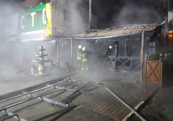 Пожар перед Рождеством: в Голосеевском районе полностью сгорело кафе