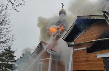 Церковь загорелась на Рождество в Кировоградской области - пожар до сих пор тушат (ФОТО)